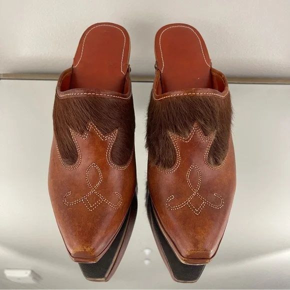 !SOLD! DANELLE Vintage 1970’s Western Burnt Orange Brown Leather Wooden Clogs - Picture 5 of 8